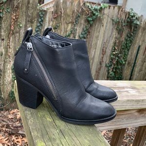 Dolce Vita low booties black great condition